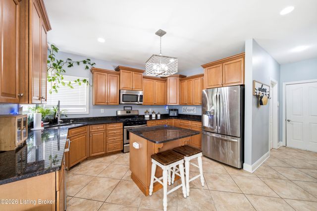 5314 High Crest Dr, Crestwood, KY 40014