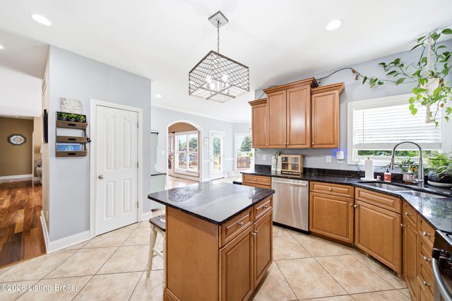 5314 High Crest Dr, Crestwood, KY 40014