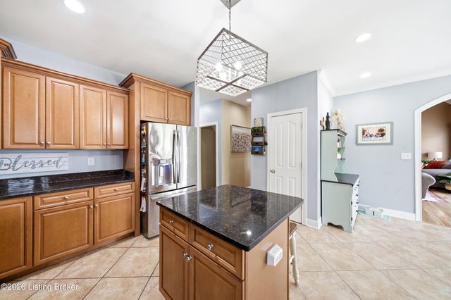 5314 High Crest Dr, Crestwood, KY 40014