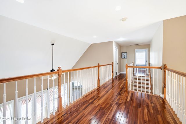5314 High Crest Dr, Crestwood, KY 40014