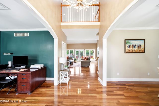 5314 High Crest Dr, Crestwood, KY 40014