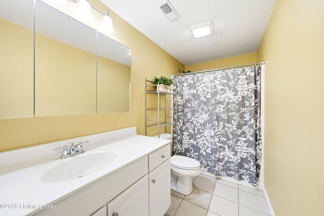 5314 High Crest Dr, Crestwood, KY 40014
