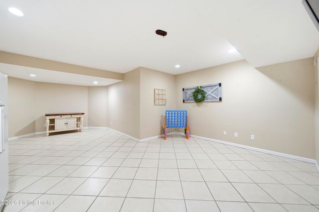5314 High Crest Dr, Crestwood, KY 40014