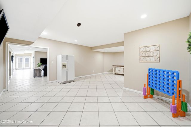 5314 High Crest Dr, Crestwood, KY 40014