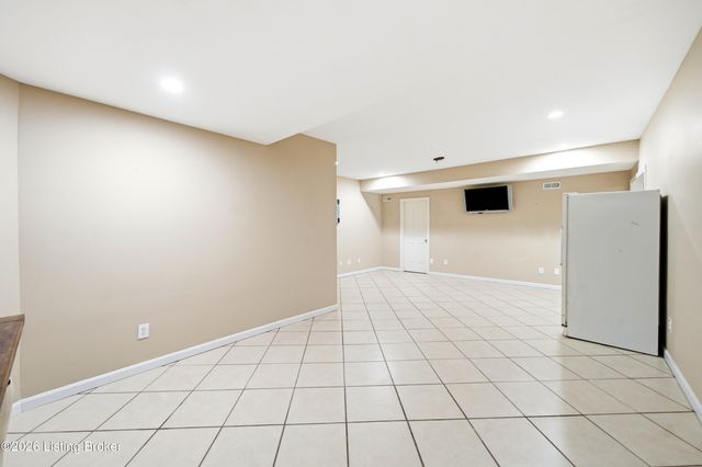 5314 High Crest Dr, Crestwood, KY 40014