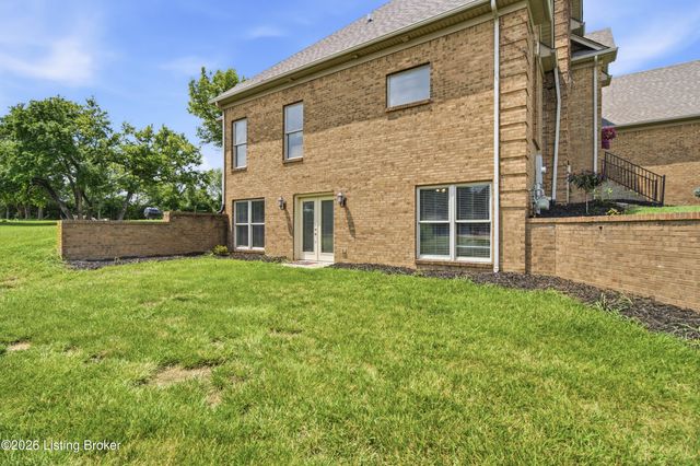 5314 High Crest Dr, Crestwood, KY 40014