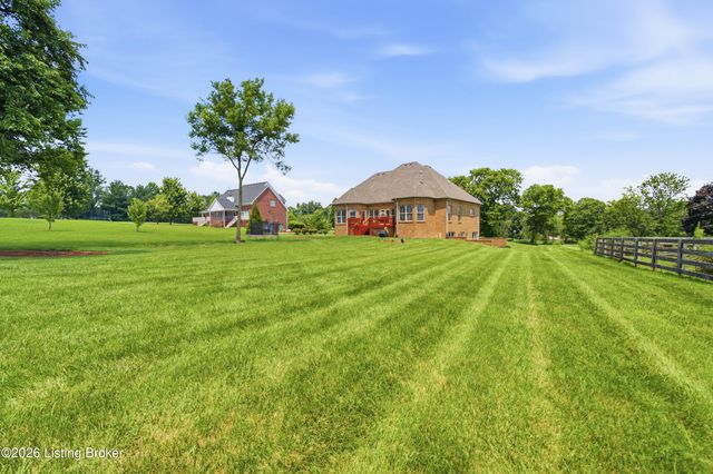 5314 High Crest Dr, Crestwood, KY 40014