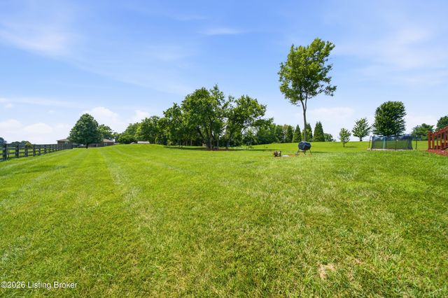5314 High Crest Dr, Crestwood, KY 40014