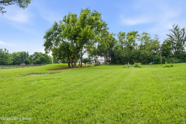 5314 High Crest Dr, Crestwood, KY 40014