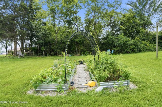 5314 High Crest Dr, Crestwood, KY 40014