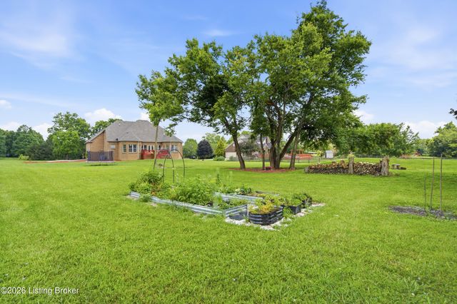 5314 High Crest Dr, Crestwood, KY 40014