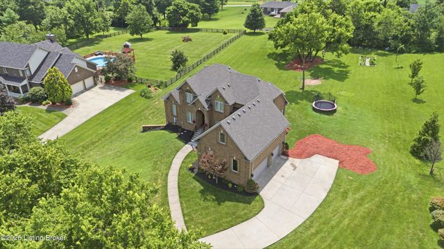 5314 High Crest Dr, Crestwood, KY 40014