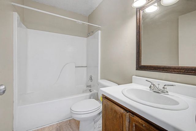 201 Greenbriar Dr, Houma, LA 70364