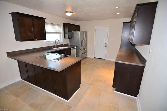 617 Breeds Hill RD, Virginia Beach, VA 23462