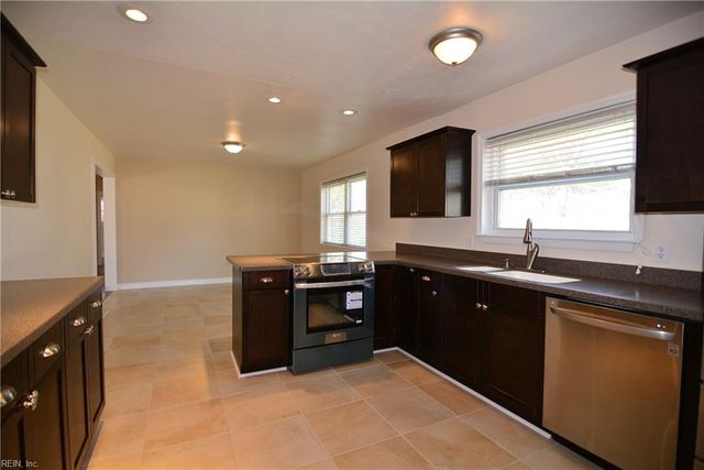 617 Breeds Hill RD, Virginia Beach, VA 23462