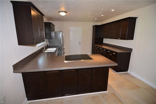 617 Breeds Hill RD, Virginia Beach, VA 23462