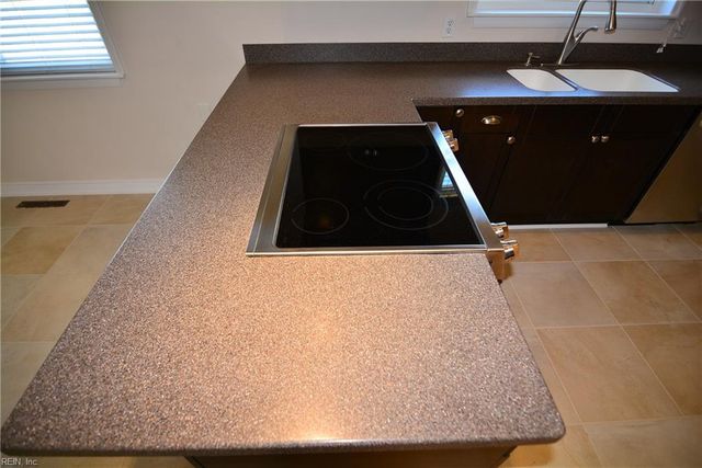 617 Breeds Hill RD, Virginia Beach, VA 23462