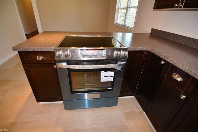 617 Breeds Hill RD, Virginia Beach, VA 23462