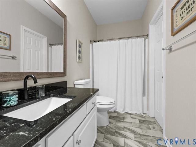 3304 Overcreek Ln, Midlothian, VA 23112