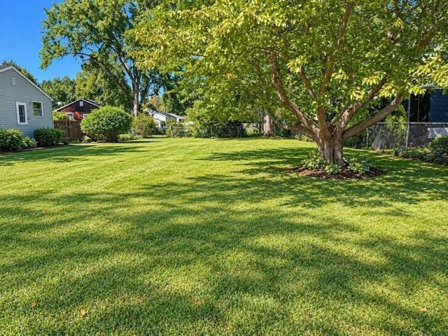 32 Campbell Dr, Easthampton, MA 01027