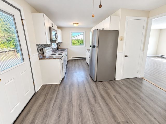 32 Campbell Dr, Easthampton, MA 01027