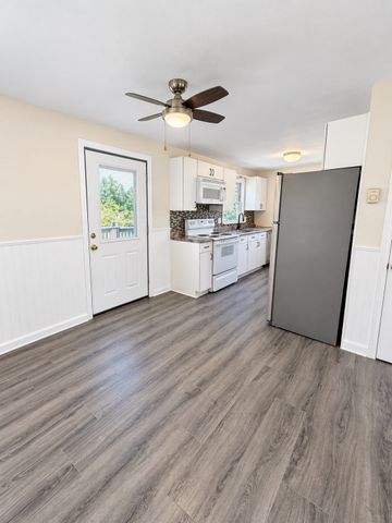 32 Campbell Dr, Easthampton, MA 01027