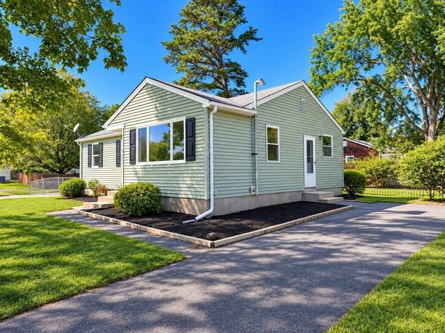 32 Campbell Dr, Easthampton, MA 01027