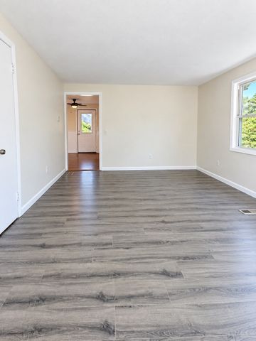 32 Campbell Dr, Easthampton, MA 01027
