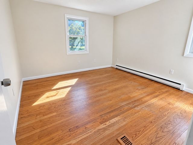 32 Campbell Dr, Easthampton, MA 01027