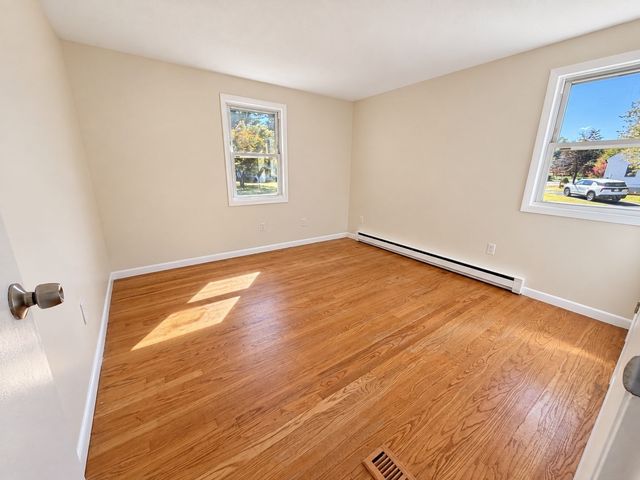 32 Campbell Dr, Easthampton, MA 01027