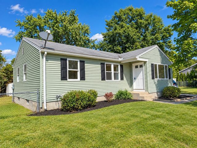 32 Campbell Dr, Easthampton, MA 01027