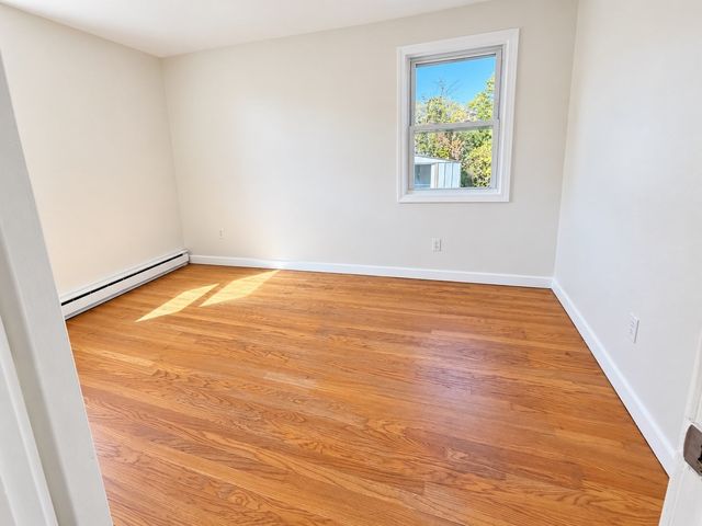 32 Campbell Dr, Easthampton, MA 01027