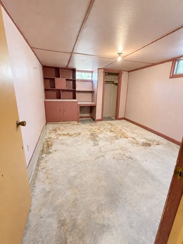 32 Campbell Dr, Easthampton, MA 01027