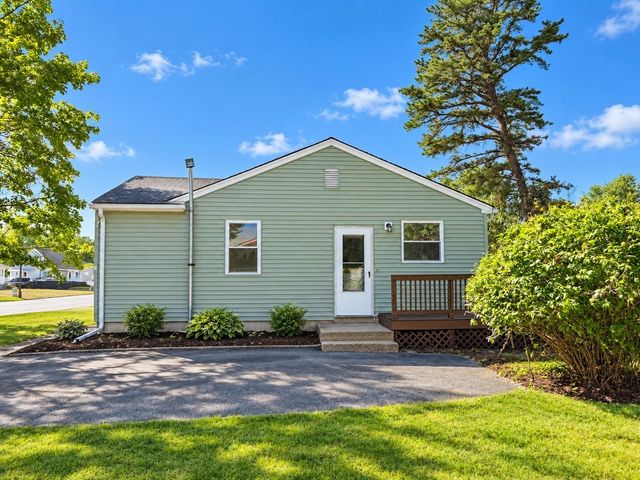 32 Campbell Dr, Easthampton, MA 01027