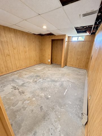 32 Campbell Dr, Easthampton, MA 01027