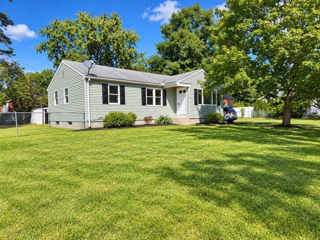 32 Campbell Dr, Easthampton, MA 01027