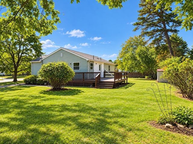 32 Campbell Dr, Easthampton, MA 01027