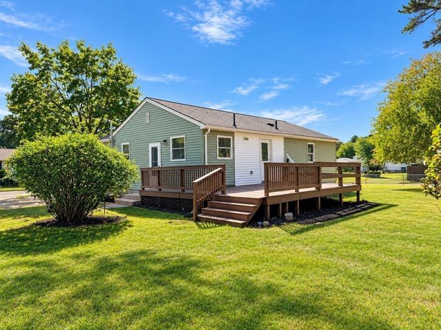 32 Campbell Dr, Easthampton, MA 01027