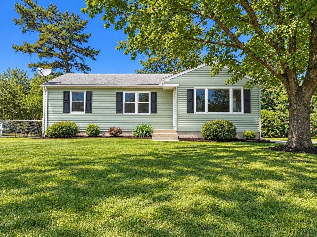 32 Campbell Dr, Easthampton, MA 01027