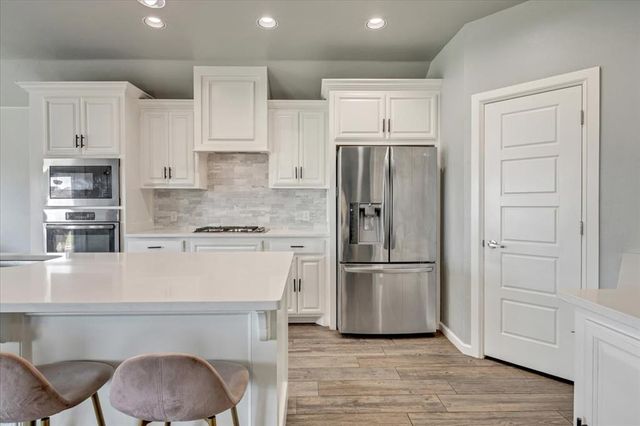 10809 Mountain Fork Drive, Yukon, OK 73099