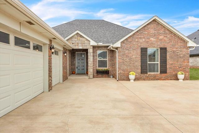 10809 Mountain Fork Drive, Yukon, OK 73099