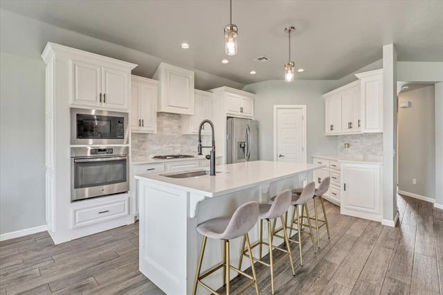 10809 Mountain Fork Drive, Yukon, OK 73099