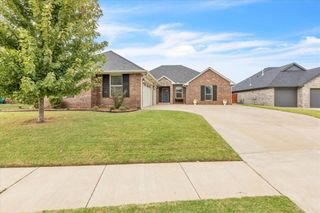 10809 Mountain Fork Drive, Yukon, OK 73099