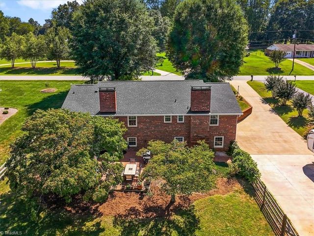 5961 Cottonwood Lane, Clemmons, NC 27103
