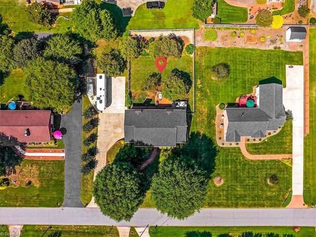 5961 Cottonwood Lane, Clemmons, NC 27103