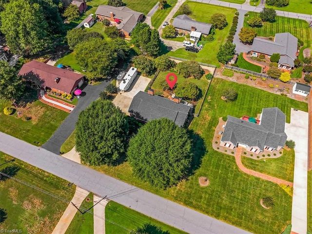 5961 Cottonwood Lane, Clemmons, NC 27103