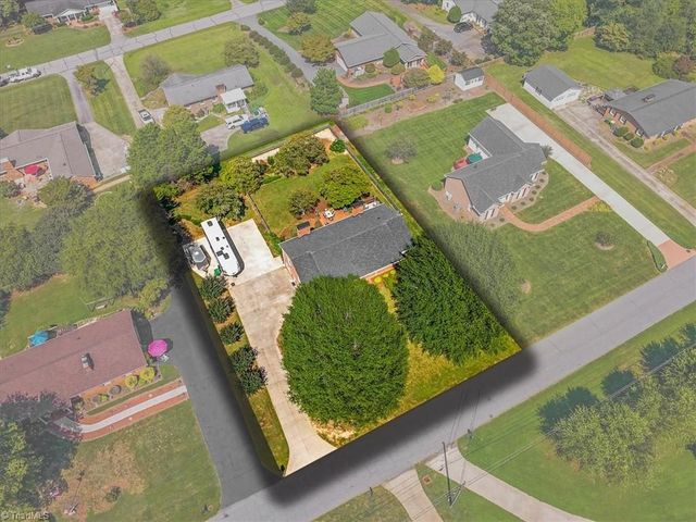 5961 Cottonwood Lane, Clemmons, NC 27103