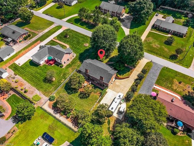 5961 Cottonwood Lane, Clemmons, NC 27103