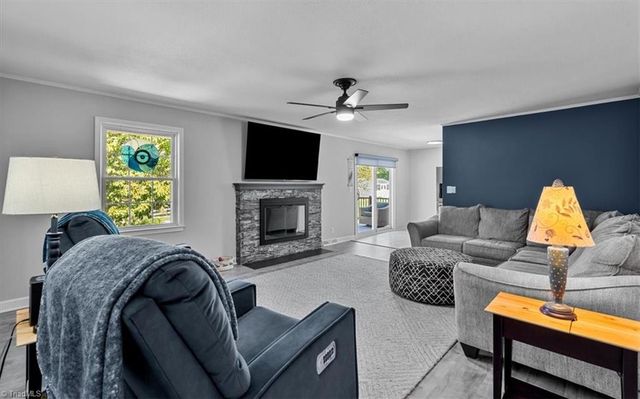 5961 Cottonwood Lane, Clemmons, NC 27103