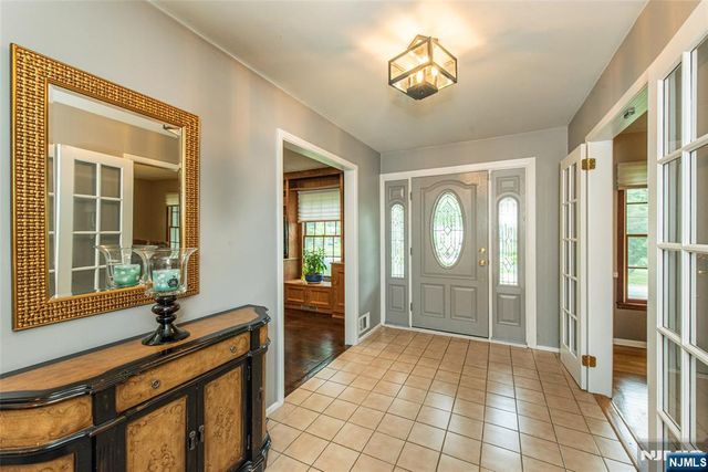 61 Heatherhill Lane, Woodcliff Lake, NJ 07677